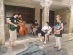 Bete com os músicos da Plaka, em Atenas.