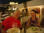Grezzana´s jantando no restauramte do hotel, com o Parthenon ao fundo.
