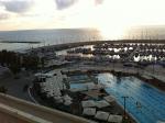 Vista do Mar Mediterraneo do deck da piscina de nosso Hotel Marina em Tel Aviv.
