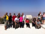 Grupo no Monte Nebo. Se não houvesse a neblina, avistaríamos Jericó.