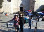 Sirlei e Marisa na Porta de Damasco, em Jerusalém.
