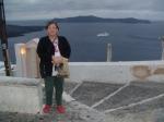 Claudete na Ilha de Santorini.