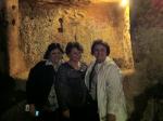 Ana, Marilena e Sônia numa das cidades subterrâneas da Capadócia.