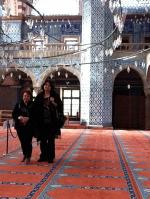 Marilena e Marisa na Mesquita Rustem Pasa