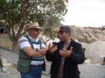 Ivan e Yusuf, nosso guia turco, na Aldeia de Goreme, na Capadócia.