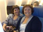 Ana e Sonia no vôo para Istambul.