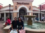 Claudio e Marisa na tarde de compras no Premium Outlet.