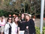 Sandra, Debora, Isabella e Bianca com os flamingos no Sea World.