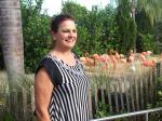 Marlene com os flamingos no Sea World.