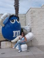 Mariana  na loja da M&M's.