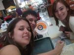 Mariana, Iuri e Debora em dia de compras.