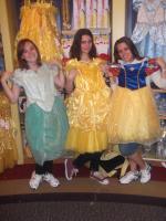 As princesas Ariel, Bella e Branca de Neve.
