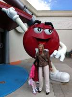 Marlova e Caroline na loja da M&M's, no shopping Flórida Mall..