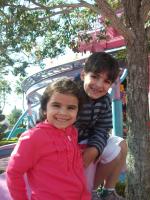 Os mascotes Carol e Lucas na Island of Adventure.