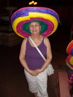 Anelise e o sombreiro mexicano.
