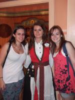 Mariana e Debora com norueguesa, no Epcot.