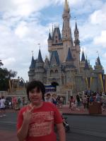 Moises com o castelo do Magic Kingdom.