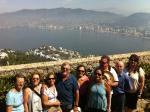 Grupo no alto do mais alto morro de Acapulco.