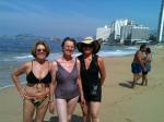Na praia de nosso hotel Elcano, em Acapulco.