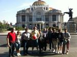 Grupo no Palácio de Bellas Artes.