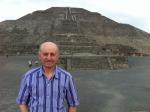 Waldemar na Pirâmide do Sol em Teotihuacan.