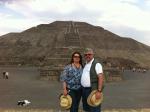 Ivan e Marisa na Pirâmide do Sol em Teotihuacan.