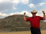 Nosso escalador de pirâmides, em Teotihuacan.