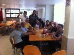 Grupo almoçando pizza em Cuernavaca.