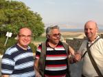 Pe. Renato, Ivan e Ariel (nosso guia) em Qumram.