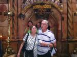 Anna e Henrique após visitarem o Santo Sepulcro.