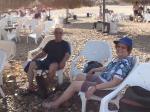 Cleise e Vana no Mar Morto.