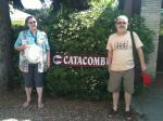 Rita e Edgar na visita à Catacumba Di Domitilla, em Roma.