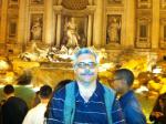Ivan na Fontana di Trevi, em Roma.