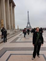 Ires com a Torre Eiffel.