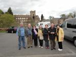 Ivan, Lirio, Cladis, Arley, Olga, Ary e Carolina nas ruínas de Jedburgh.