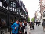 Iuri, Maria Helena e Sueli em passeio pela cidade de Chester.