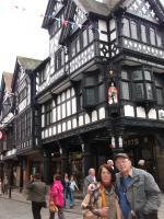 Cladis e Lirio em passeio pela cidade de Chester.