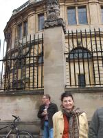 Carolina em passeio por Oxford.