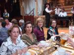 Miriam, Tere, Lurdes e Ail em jantar típico tcheco.