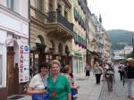 Dolores e Carmen em passeio por Karlovy Vary.