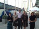 Dione, Ivonne, Bira, Carmen e Ivana indo ao Concerto de Chopin, em Varsóvia.