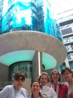 Dione, Mari, Miriam, Ziza e Dolores visitando o aquário do Hotel Radsson Blu.