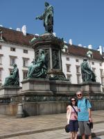 Mari e Valmor em passeio por Viena.