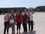 Dolores, Miriam, Shirlei, Helena e Maria Luiza no Palácio de Schönbrunn.