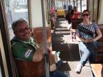 Ivan e Luciana em passeio de bonde por Viena.