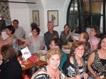 Grupo em jantar típico em Grinzig.