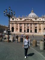 Helenita na Praça de São Pedro, no Vaticano.