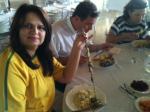 Marisa, Pe. Edmundo e Helenita no almoço de frente para o Mar da Galiléia.
