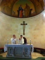 Padres Edmundo e Oscar na Missa em Nazareth.