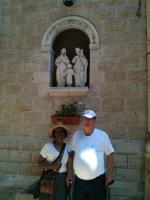 Maria Lúcia e Lúcio com a Sagrada Família, em Nazareth.